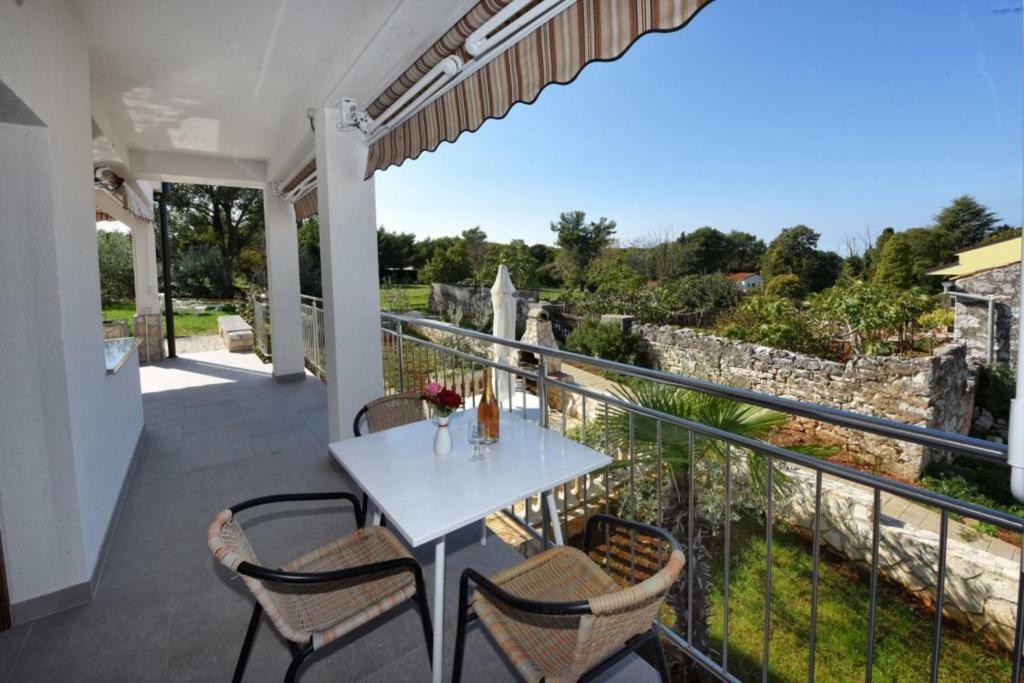 Nena Apartment Funtana